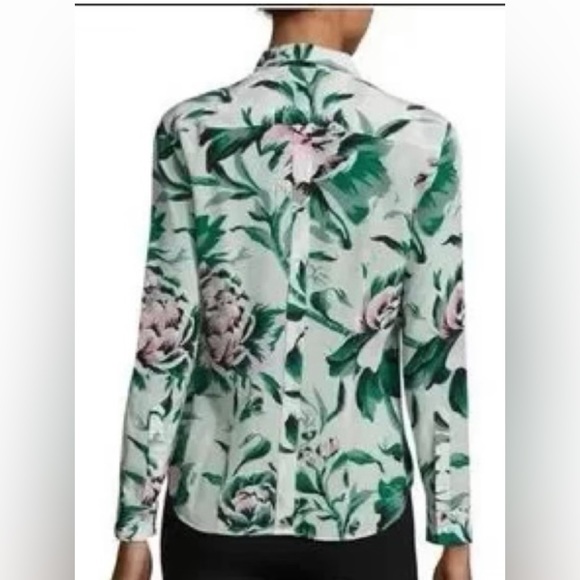 Burberry- SZ 6 Floral bBlouse- *Flaw* - Picture 7 of 10